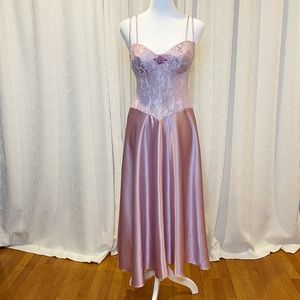 Vintage 80s Cinema Etoile Lilac Lace Nightgown/Negligee